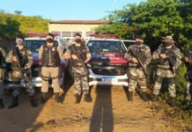 Polícia prende foragido da Justiça, apreende armas, munições e drogas no Sertão