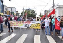 Servidores da Saúde de Campina Grande-PB protestam na frente da Secretaria de Administração