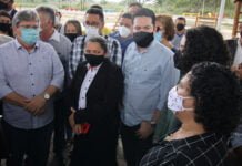 João Azevêdo entrega praça e inspeciona obra de recuperação de ponte em Bayeux-PB