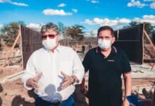 Adriano Galdino e ex-prefeito Zé Pedro agradecem ao governador pela nova estrada que liga Fagundes a Queimadas