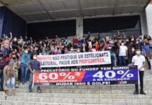 Esperança: Professores realizam ato público pelos precatórios do FUNDEF e saem em caminhada nas ruas da cidade