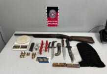 Armas e munições são apreendidas pela Polícia Militar na cidade de Lucena-PB
