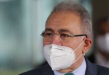 Queiroga anuncia aplicação de terceira dose da vacina para idosos e imunossuprimidos