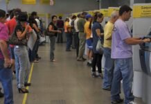 A PL 1043, que autoriza a abertura de agências bancárias aos sábados e domingos, teve parecer favorável e pode prejudicar os bancários