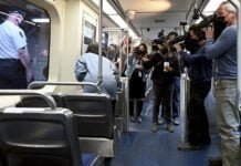 Mulher é estuprada em trem nos EUA. Alguns passageiros filmam mas não fazem nada