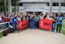 Servidores protestam na câmara municipal após aprovação na surdina da reforma da previdência