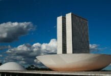 Senado aprova PEC dos Precatórios, que irá viabilizar Auxílio Brasil