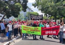 Greve dos servidores do magistério segue firme e categoria faz caminhada seguida de ato público, para cobrar reajuste do piso