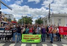 Professores realizam novo protesto em defesa do reajuste integral do piso do magistério