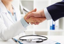 Doze planos de saúde têm comercialização suspensa a partir de hoje