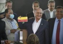 Alckmin se filia ao PSB, saúda petistas e dá novo passo para ser vice de Lula