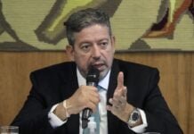 Lira critica Petrobras e diz que é hora de tirar máscara da empresa