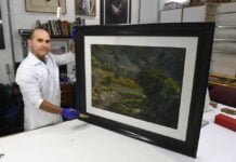 Senado restaura e volta a expor primeira obra de arte restaurada após depredação em atos golpistas