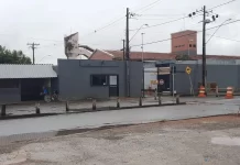 Bolsonarista que destruiu relógio de Dom João VI é levado para presídio de Uberlândia