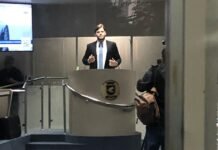 Prefeito Bruno chega de surpresa na CMCG e faz discurso apelativo para convencer vereadores a aprovar empréstimo feito em dólares