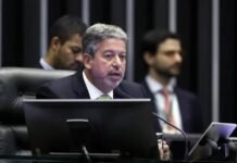 Arthur Lira é pressionado a adiar votação do PL das Fake News