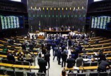 Câmara aprova por 372 votos a 108 o texto-base do arcabouço fiscal. PSOL votou contra