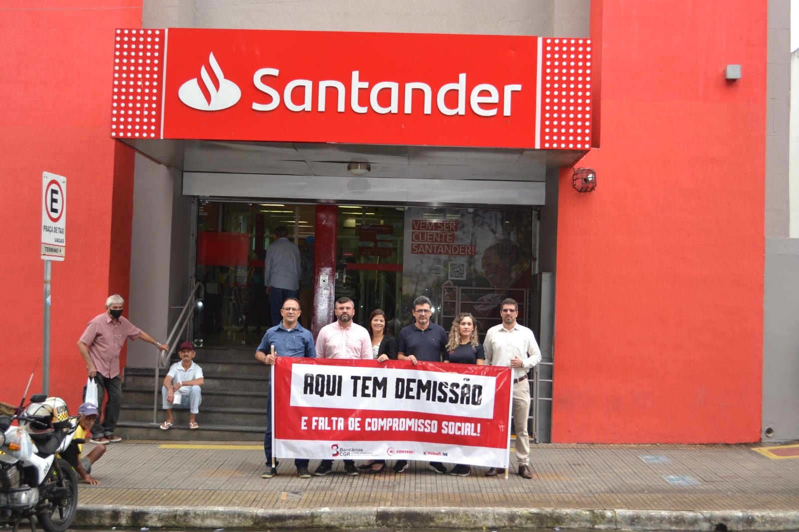 Sindicato dos Bancários de Cascavel - Banco Santander divulga vagas de  emprego para todo o país!