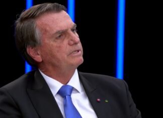 PF faz operação na casa de Bolsonaro para localizar armas e munições