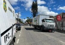 Homem morre atropelado por caminhão de coleta seletiva, em Campina Grande