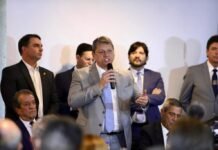 Tarcísio é hostilizado em reunião do PL após apoiar reforma tributária
