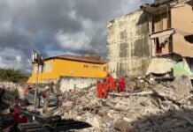 Prédio desaba no Grande Recife e pessoas são soterradas