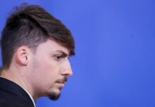 Polícia do DF cumpre mandado de busca e apreensão contra Jair Renan Bolsonaro