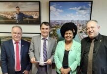 Romero recebe deputado e vereadores de CG que são oposição ao prefeito da cidade em seu gabinete em Brasília