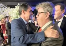 De dia evita alguns, de noite confraterniza com outros. A sexta-feira de eventos de Romero Rodrigues