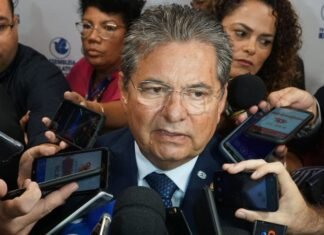 Adriano Galdino descarta indicação ao TCE e declara apoio a Deusdete Queiroga