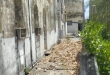 Teto de prédio histórico desaba em João Pessoa