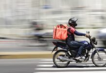 Consumidores não podem exigir que entregadores subam até apartamentos