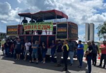 Motoristas de aplicativo protestam na Esplanada contra projeto de lei