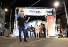 Vereador Anderson Pila inaugura Cinema de Rua
