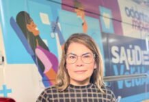 Vereadora Fabiana Gomes acompanha ação do Odontomóvel na Feira Central