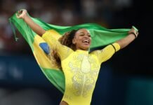Rebeca é ouro no solo e vira maior medalhista olímpica do Brasil