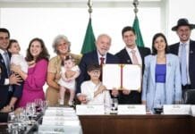 Lula assina lei que coloca Eduardo Campos no Livro dos Heróis da Pátria