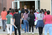 Confira documentos aceitos nos dois dias de provas do Enem 2024; exame acontece em 3 e 10 de novembro