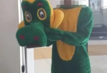 Fantasiado de jacaré, homem é preso por crime eleitoral em Santa Rita/PB