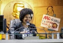 Vereadora Jô Oliveira homenageia escritor Itamar Vieira Junior com Medalha Arnaldo França Xavier na abertura da 7ª edição da FLIC