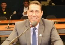 Prefeito nomeia secretário para acumular 10 secretarias no município de Lucena