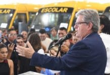 João Azevêdo entrega 113 ônibus escolares para os municípios e destaca investimentos para garantir segurança e permanência de alunos nas escolas