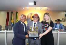 CMCG concede Título de Cidadania Campinense ao humorista Mução