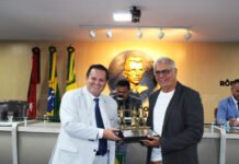 Câmara entrega Título de Cidadania Campinense ao escritor Efigênio Moura