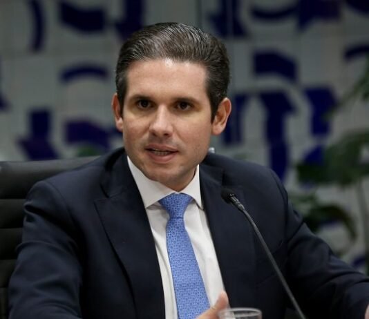 Hugo Motta gera repercussão ao comparar debate da escala 6×1 com escravidão