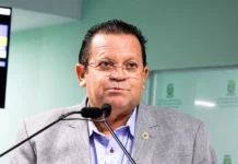 Olimpio propõe oferta gratuita de água potável em farmácias de Campina Grande para ingestão de medicamentos