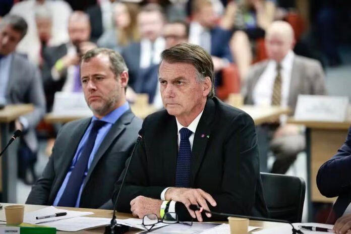 111360048-interrogatorios-dos-reus-da-acao-penal-ap-2668-10-06-2025-jair-bolsonaro-foto