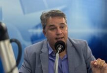 Efraim Filho coloca cargos à disposição do governo Lula e reforça aliança com Queiroga para 2026
