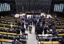 Câmara aprova texto-base de projeto que cria 160 cargos comissionados no STF