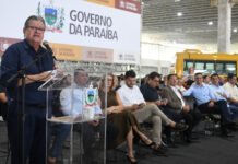 João Azevêdo entrega mais 104 ônibus escolares para os municípios e destaca compromisso de garantir transporte seguro aos estudantes